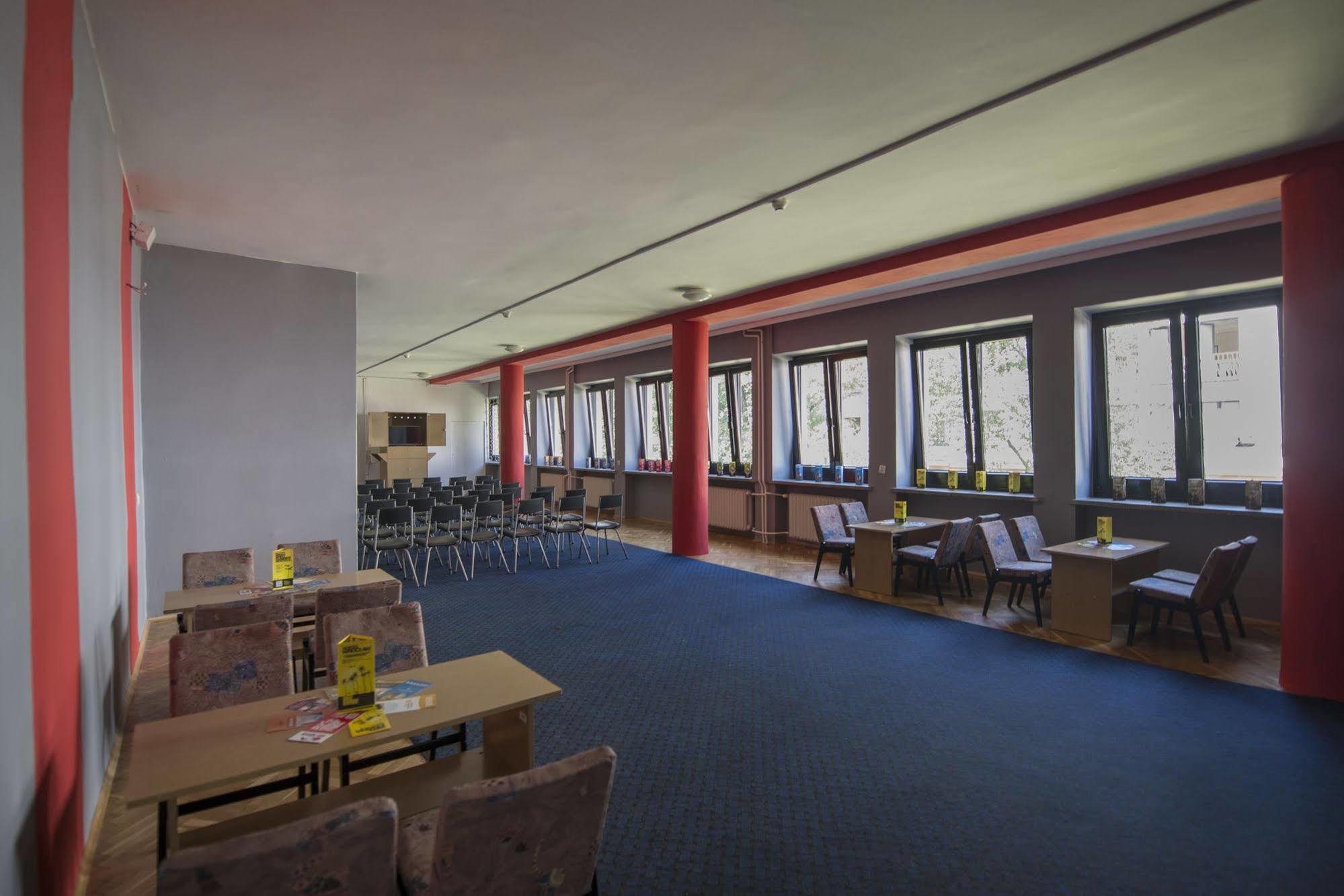 Dizzy Daisy Hostel Wroclaw Dış mekan fotoğraf